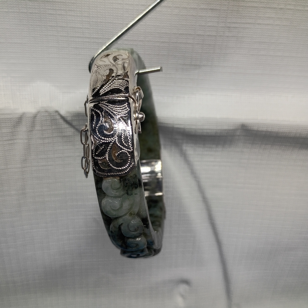 Jadeite Bangle - Picture 4 of 6